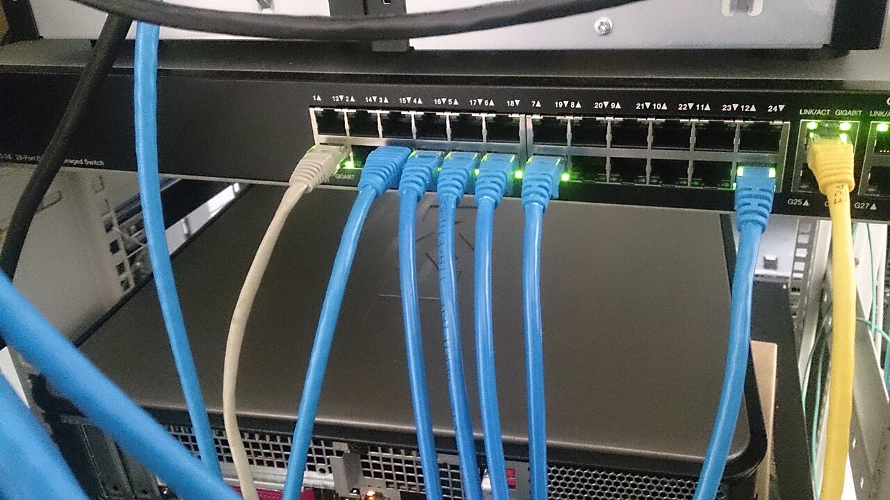 Switch com patch cords conectados